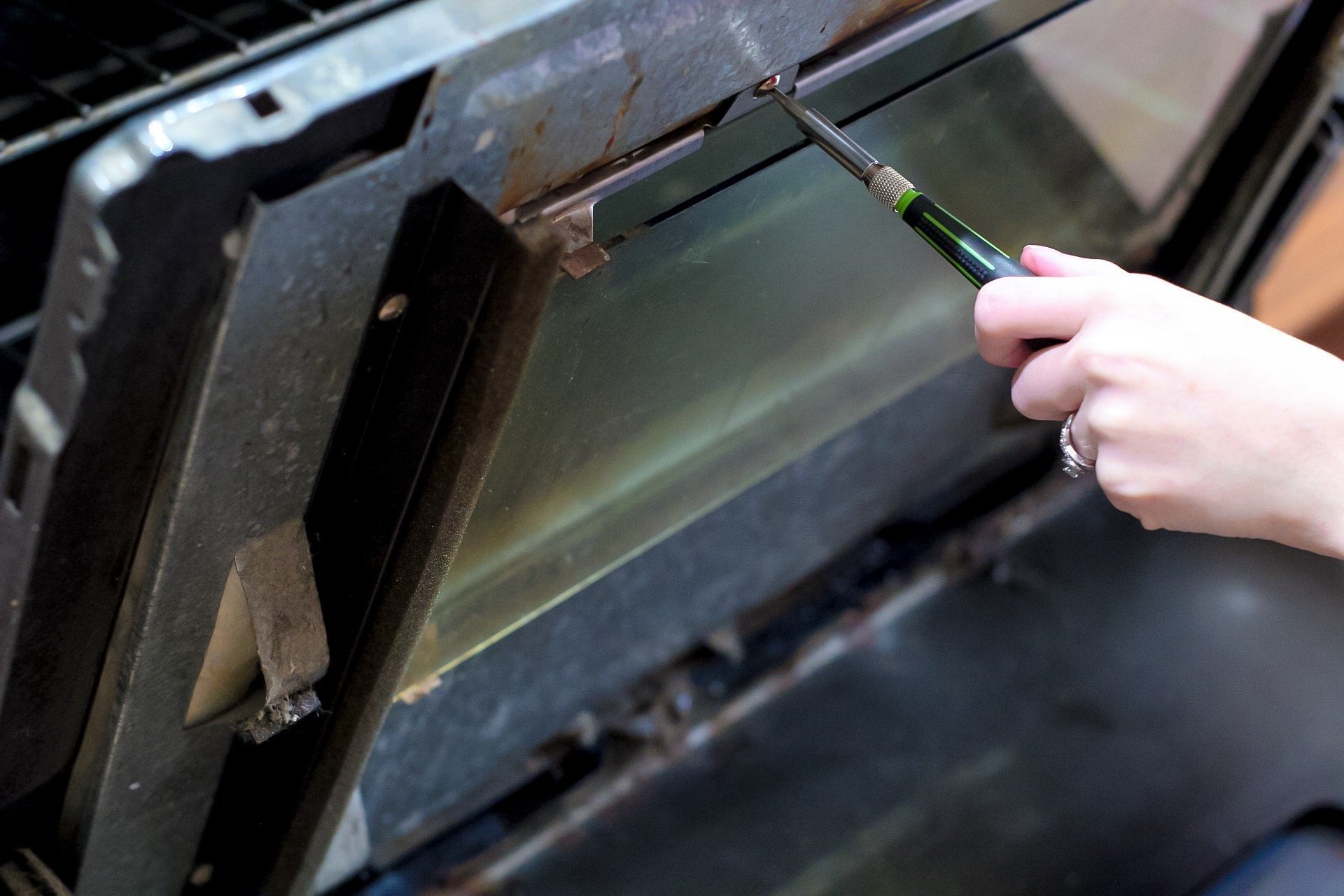 How To Clean Oven Glass - No Coat Hanger Required!