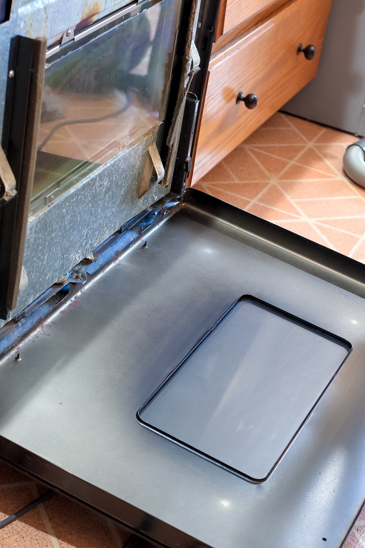 inside oven glass door open