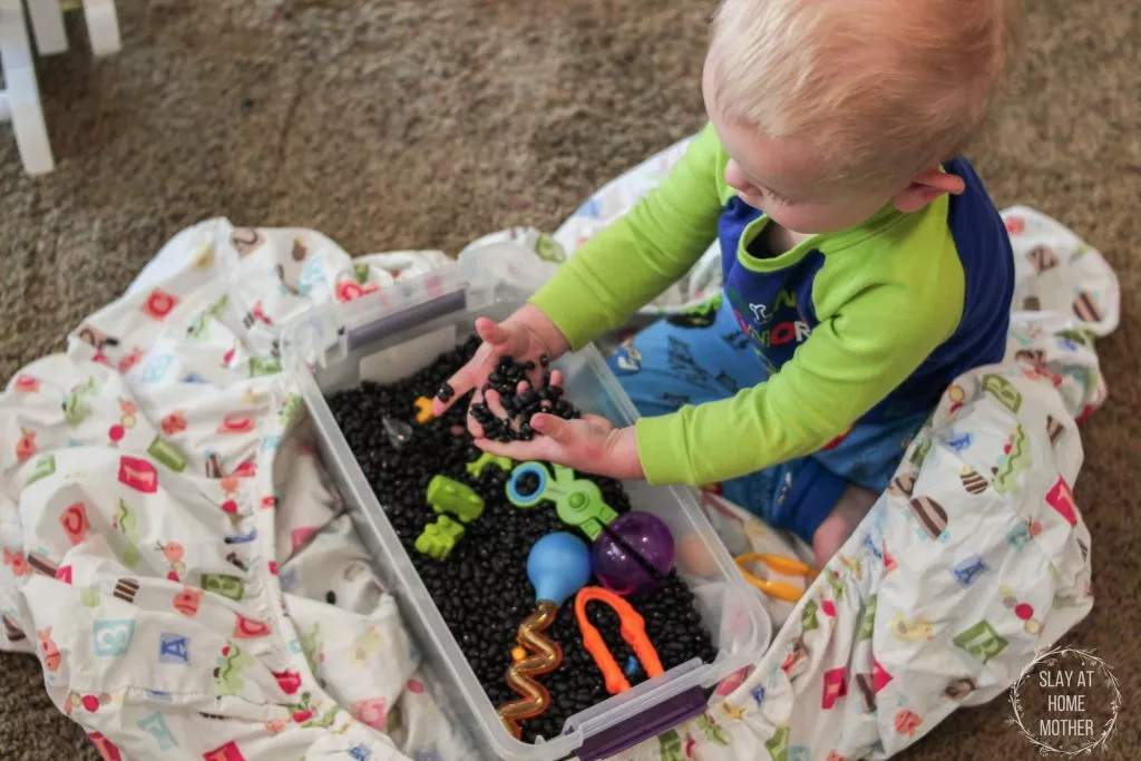 DIY Sensory Bin - #sensory #sensorybin #sensoryplay #slayathomemother SlayAtHomeMother.com