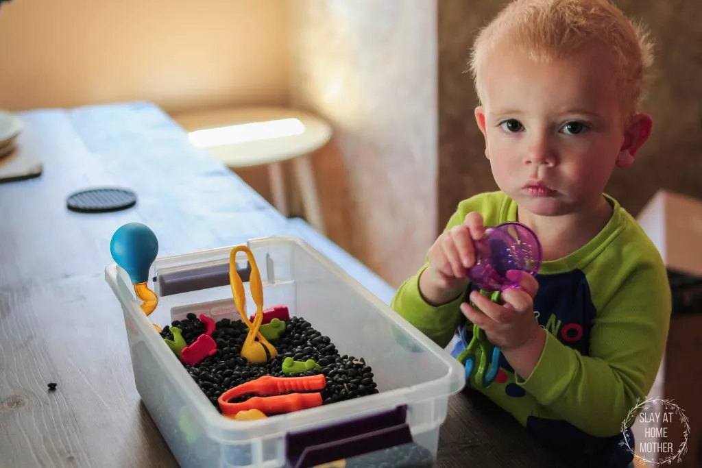 DIY Sensory Bin - #sensory #sensorybin #sensoryplay #slayathomemother SlayAtHomeMother.com