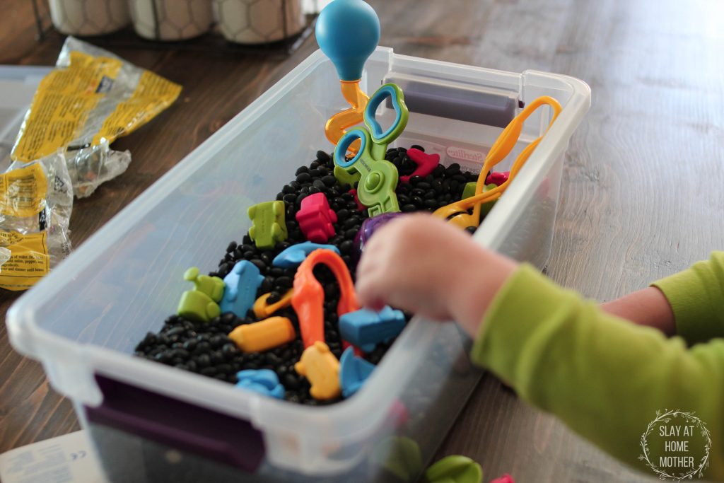 DIY Sensory Bin - #sensory #sensorybin #sensoryplay #slayathomemother SlayAtHomeMother.com