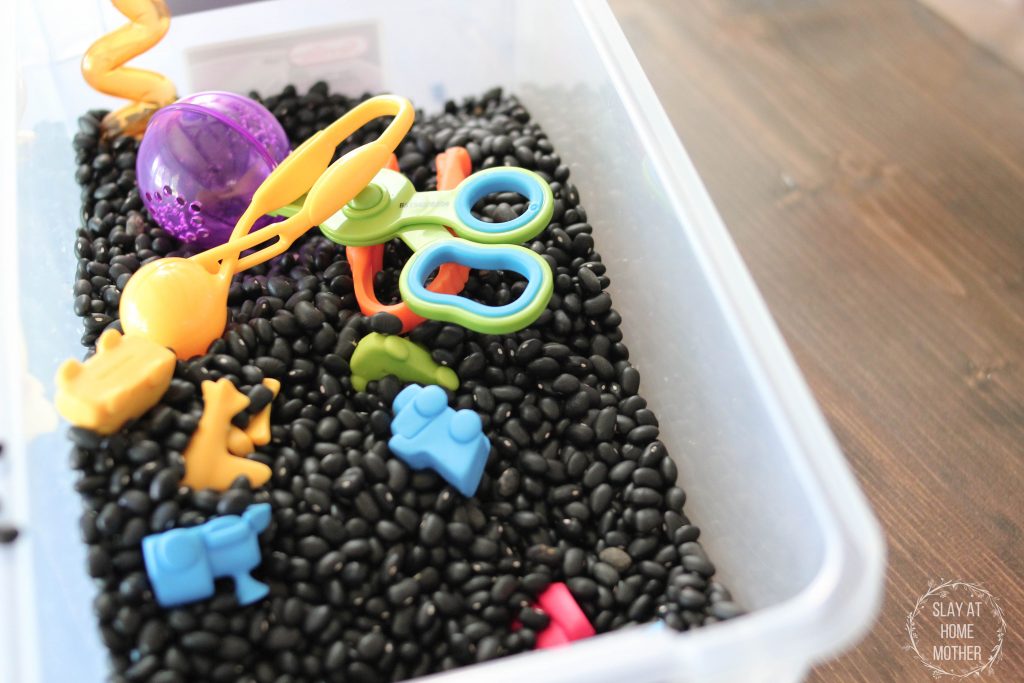 DIY Sensory Bin - #sensory #sensorybin #sensoryplay #slayathomemother SlayAtHomeMother.com