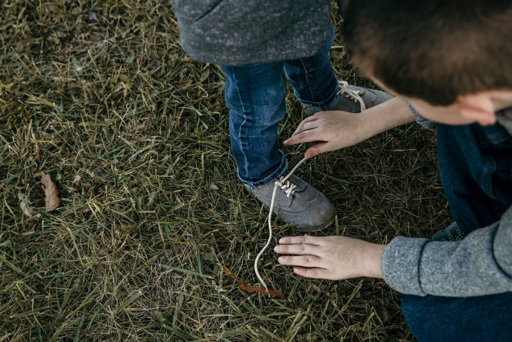 How to Prep your Kids for Family Pictures - SlayAtHomeMother.com