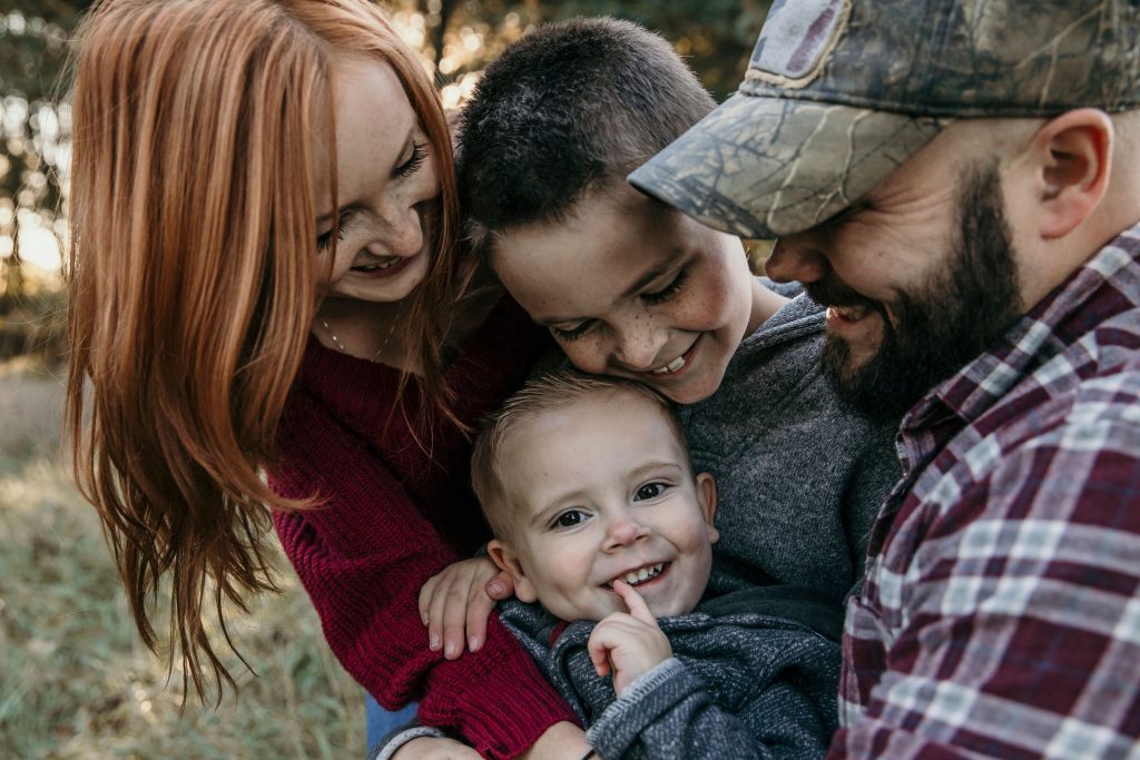 How to Prep your Kids for Family Pictures - SlayAtHomeMother.com