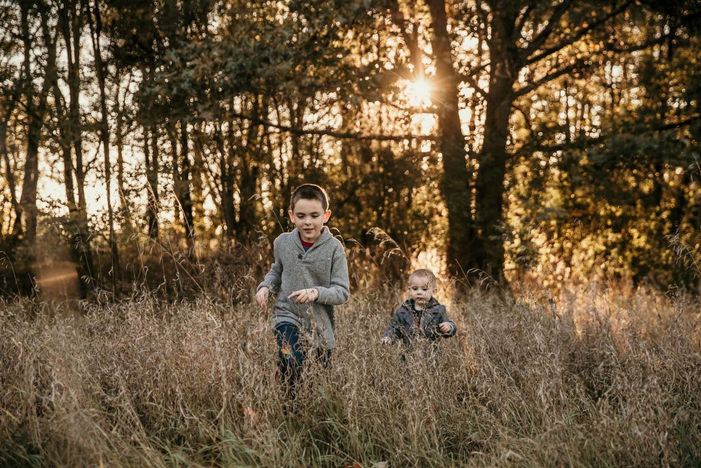 How to Prep your Kids for Family Pictures - SlayAtHomeMother.com