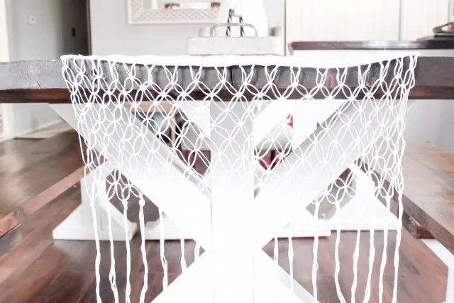 Easy Macrame Table Runner #macrame #tablerunner #slayathomemother #diy - SLAYathomemother.com