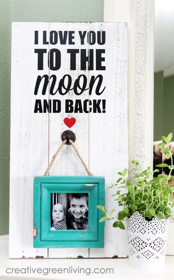 how to make a rustic distressed picture frame with a pallet background from CreativeGreenLiving.com -- SlayAtHomeMother.com