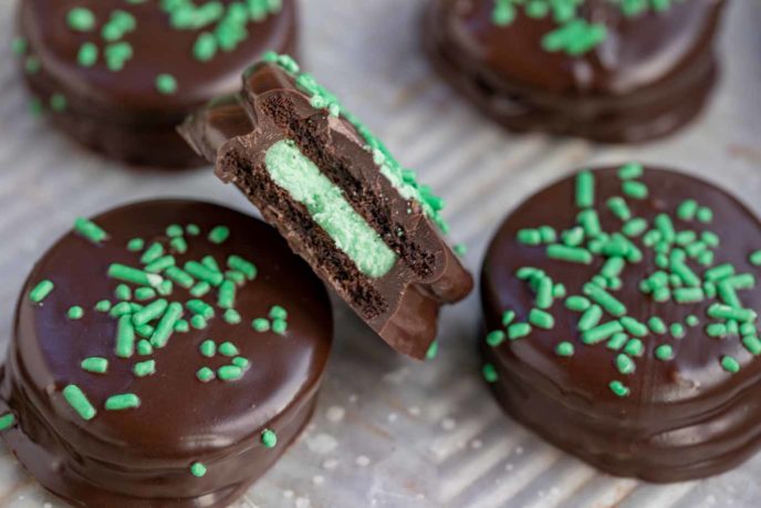 Mint-Chocolate-Covered-Oreos-688x459 from DinnerThenDessert.com - SLAYathomemother.com