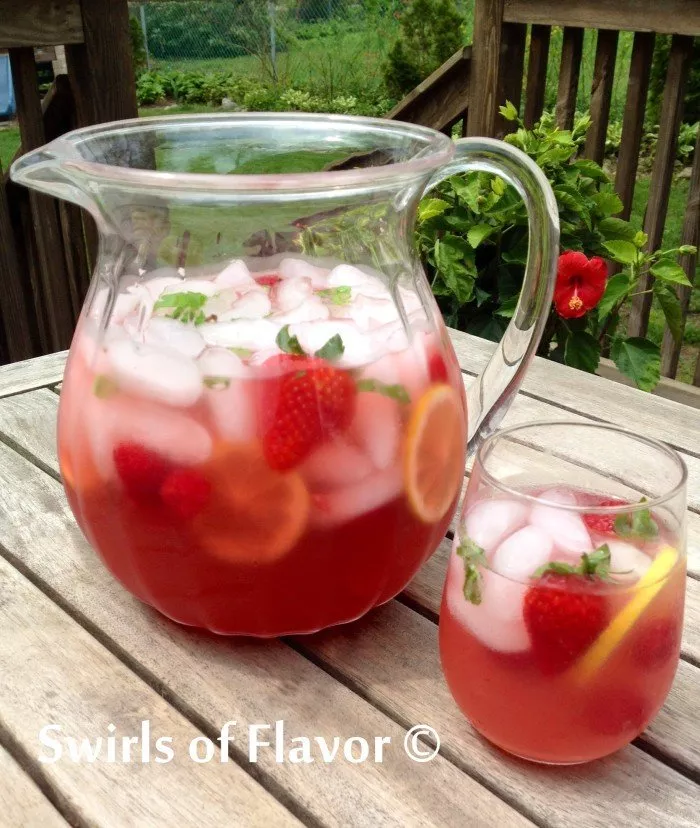 Very-Berry-Lemonade-Prosecco-Punch-700x828