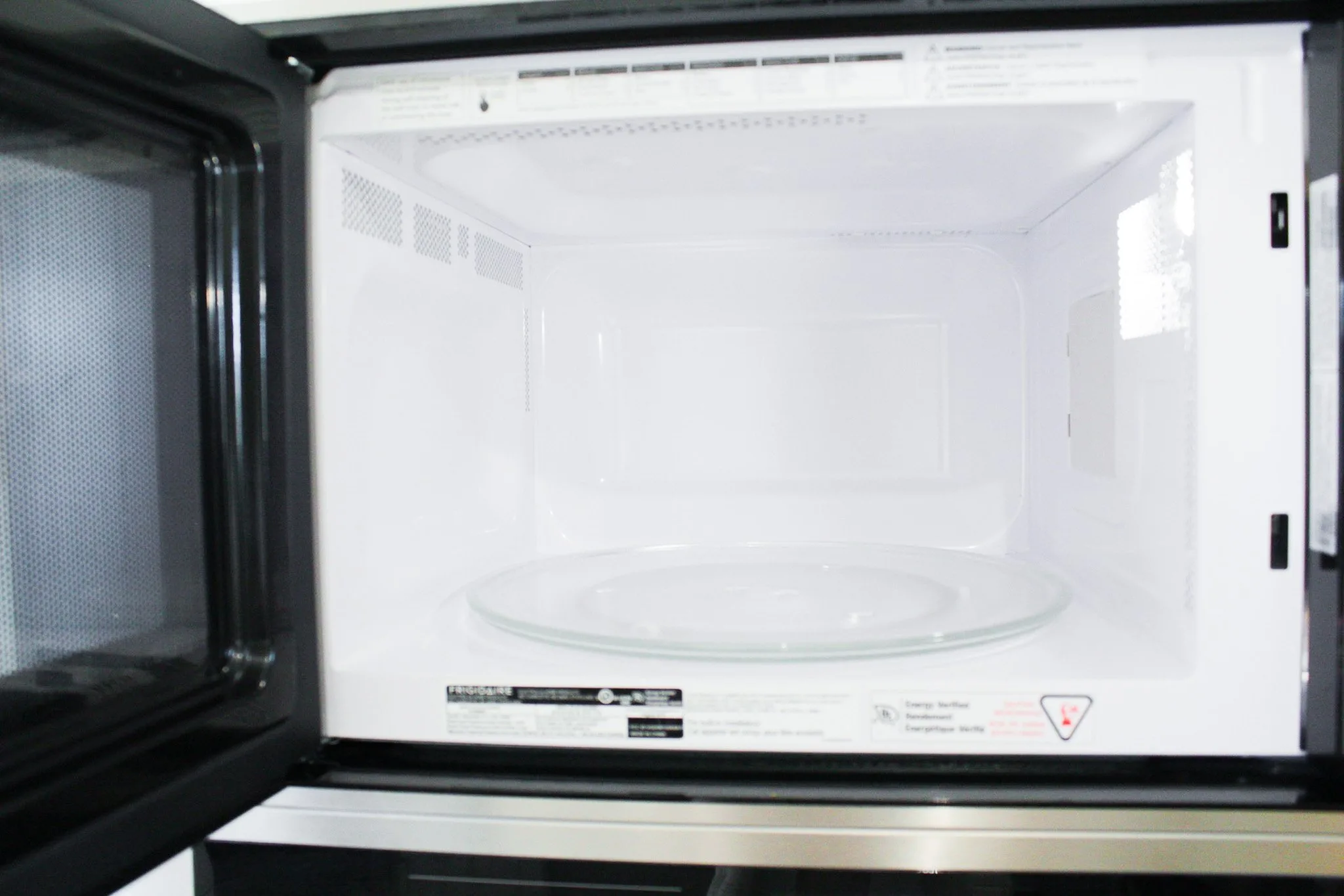 How to Clean a Microwave—Easily—According to Experts