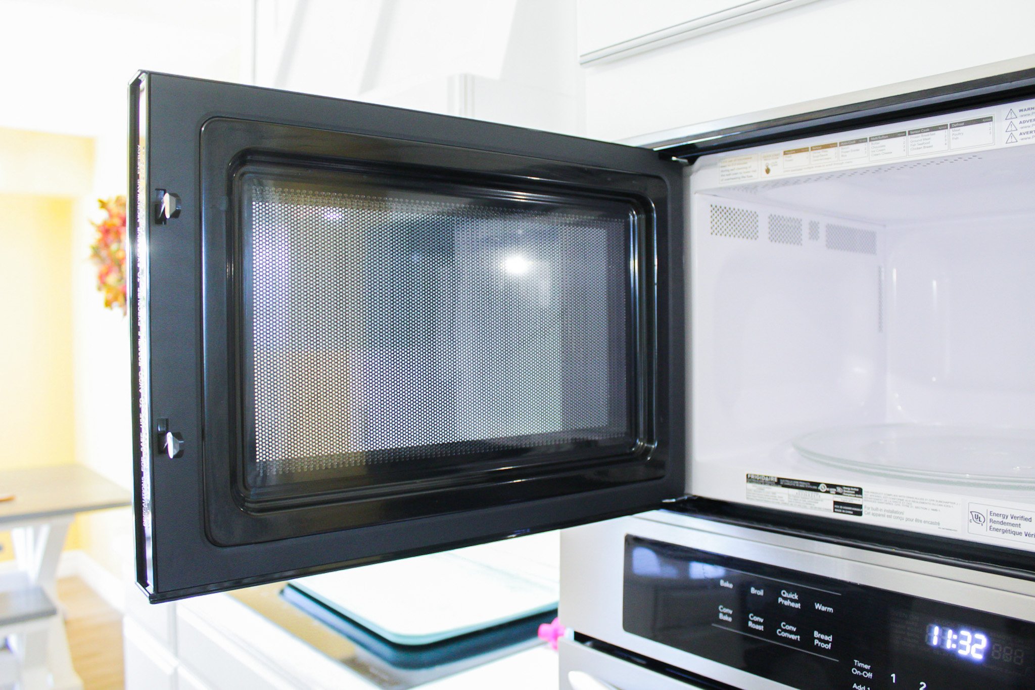 Microwave Cleaning Hack: 6 Genius Ways Pros Swear By