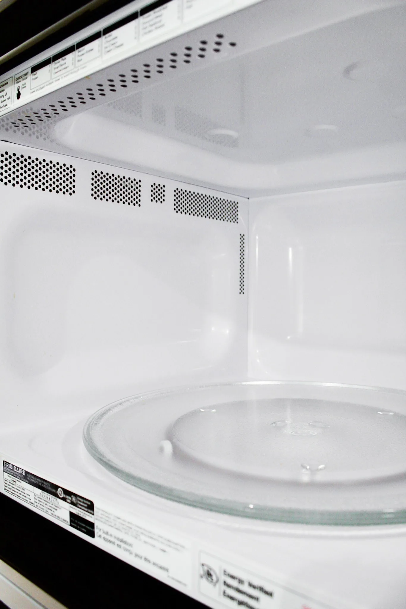 how to clean your microwave with lemon