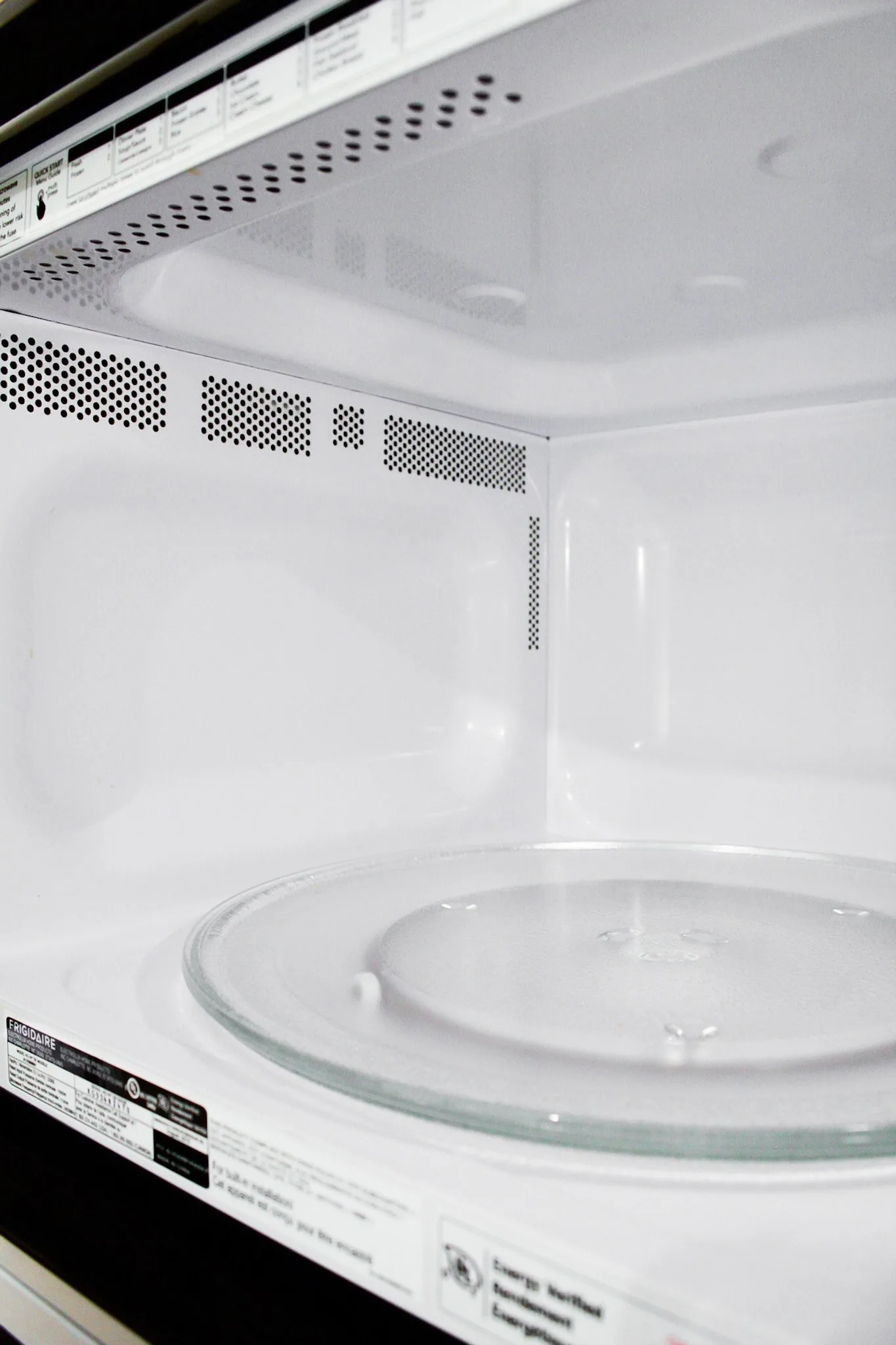 https://www.slayathomemother.com/wp-content/uploads/2019/03/microwave-cleaning-hack_8968.jpg.webp