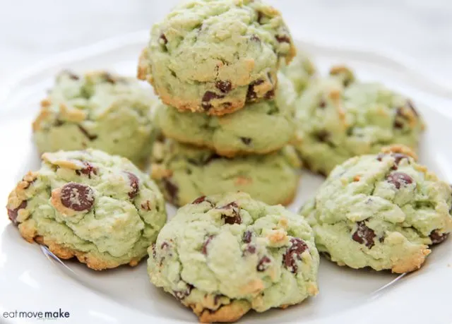 pistachio-pudding-cookies-chocolate-chip from EatMoveMake.com -- SLAYathomemother.com