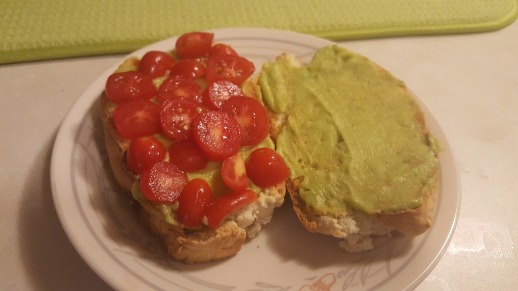 avocado & tomato sandwiches