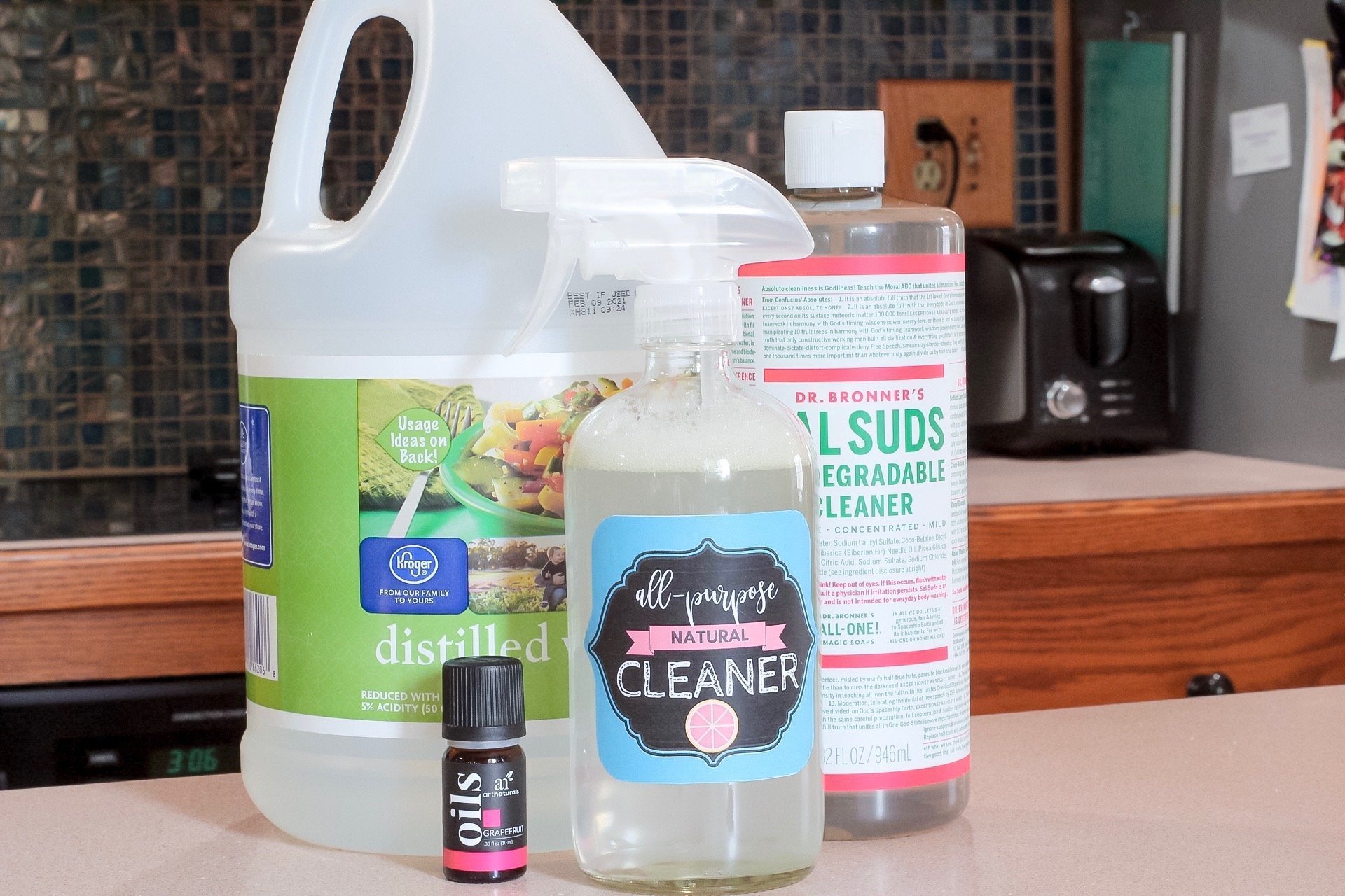 4 reasons to make your own cleaning products