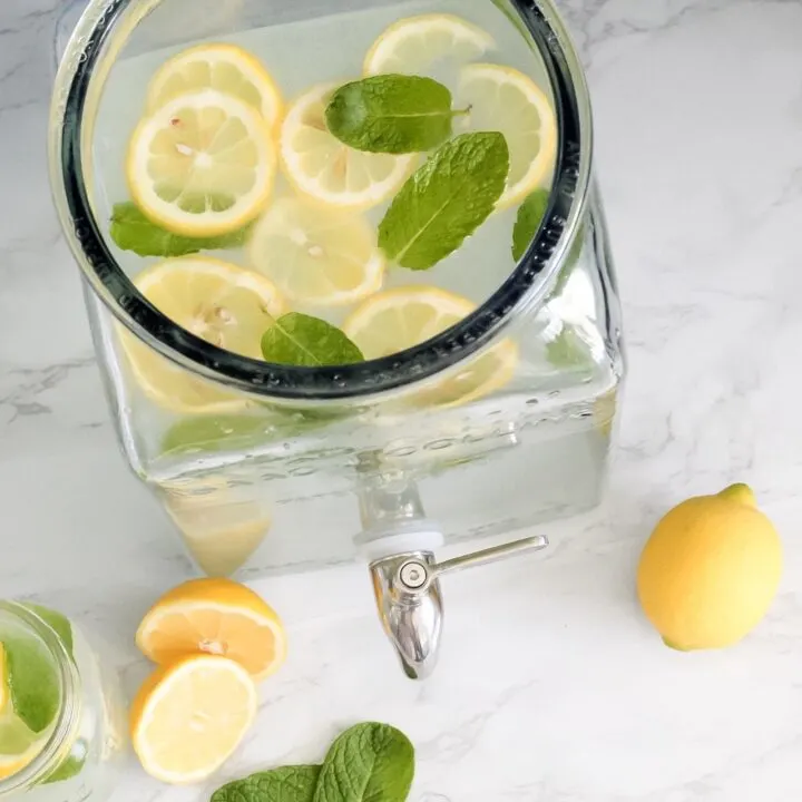 refreshing mint lemonade in a mason jar with fresh lemon slices and sprigs of mint