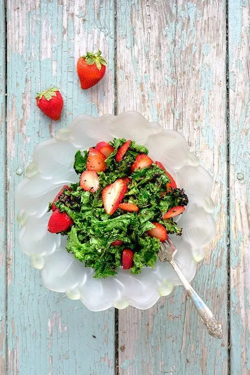 Grilled kale Salad With Strawberries