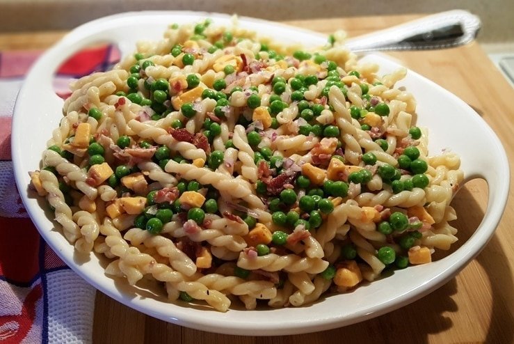 pasta peas and cheese salad