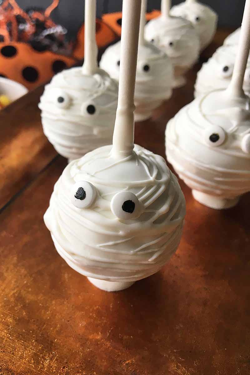 Halloween Mummy Cake Pops