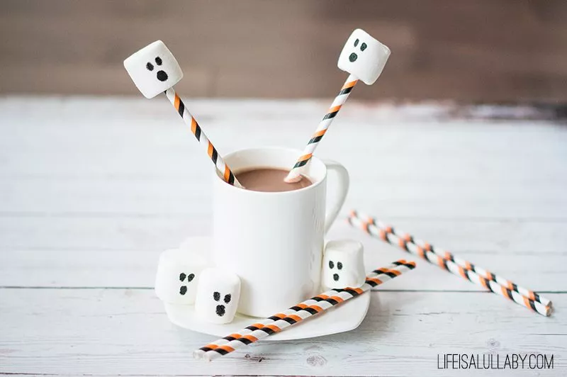 Marshmallow-Ghost-Hot-Chocolate-Halloween