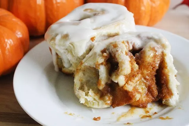 pumpkin pie breakfast rolls