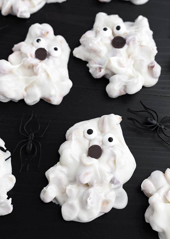 Halloween treats for kids - white chocolate halloween ghosts