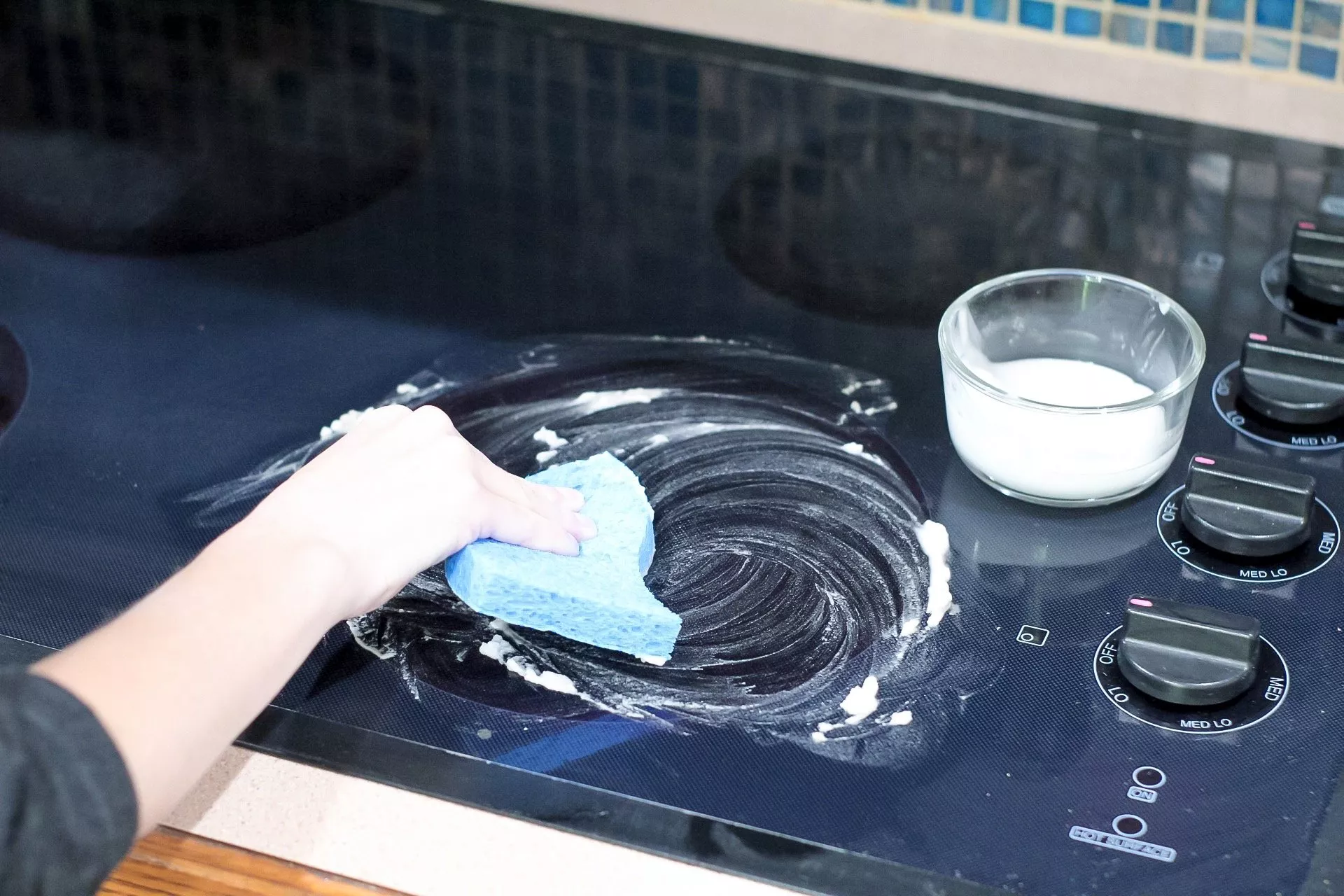 how to clean a black stove top