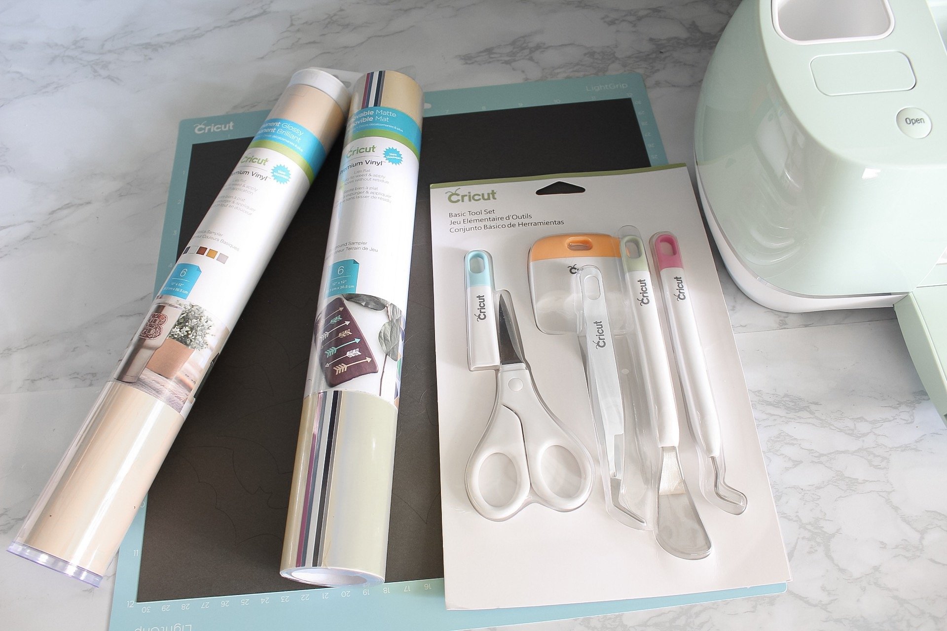 How to Create Personalized Stationery With the Cricut Explore Air 2