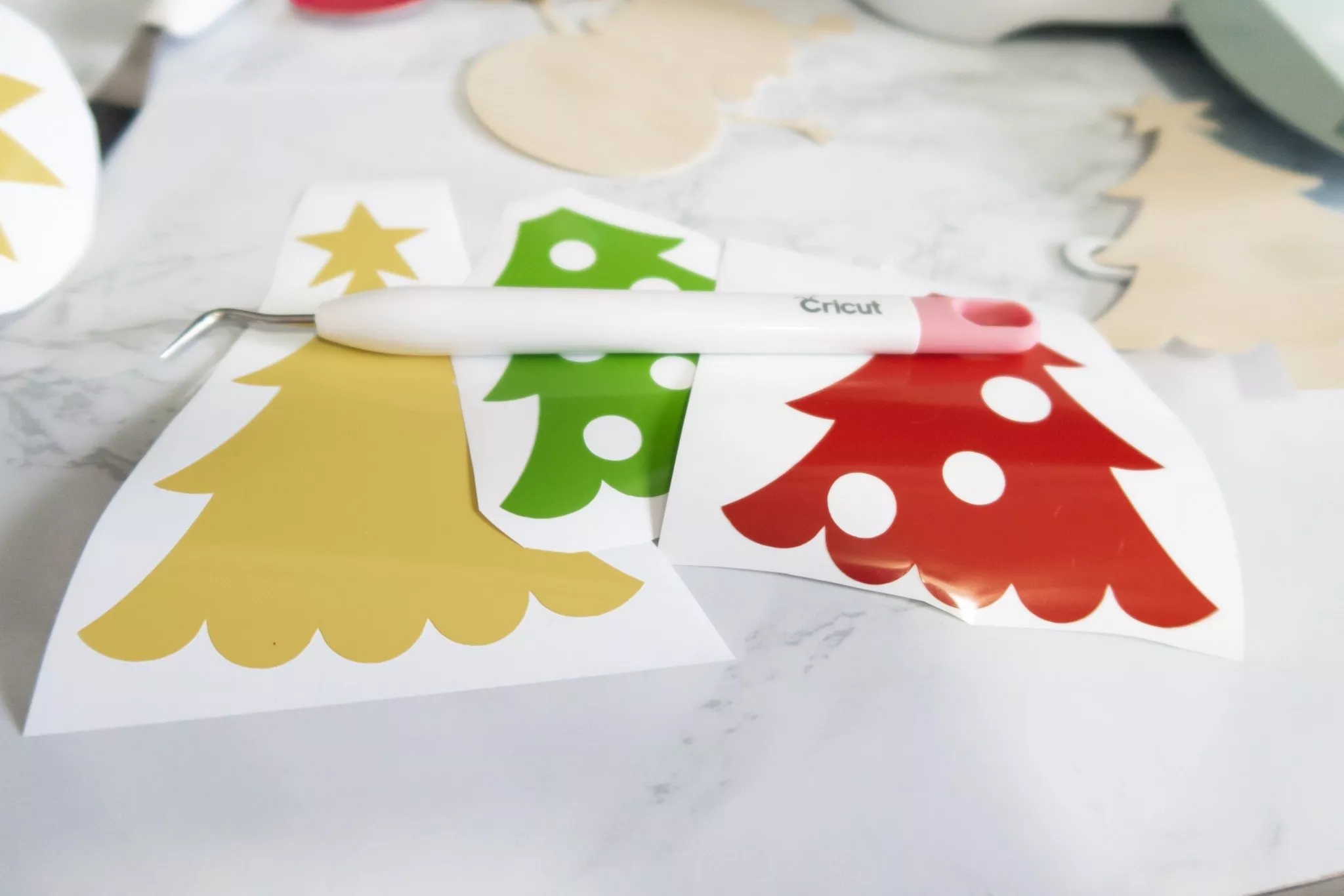 cut vinyl shapes with cricut explore air 2