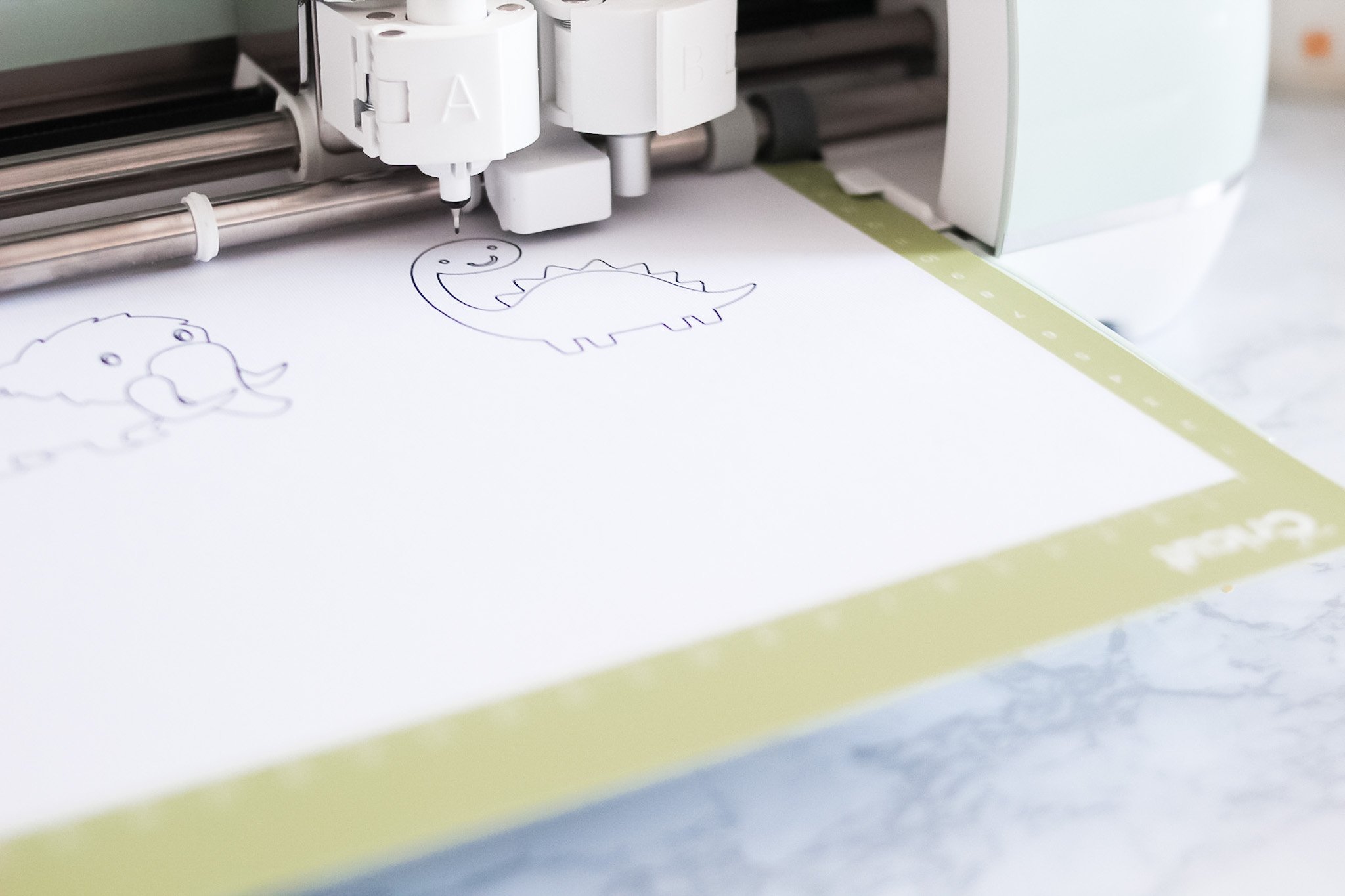 drawing with a pen using the cricut explore air 2