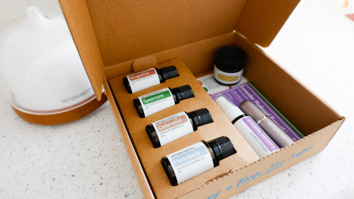 July Simply Earth Essential Oil Recipe Box – All Oils 2+ Age Safe!