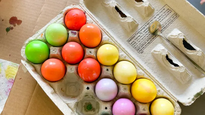 How To Dye Easter Eggs With Food Coloring &ndash; No Kit Needed!