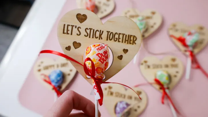 DIY Lollipop Holders &ndash; Thunder Bolt Valentines Craft