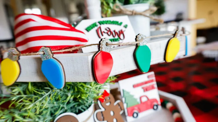 DIY Garland: Christmas Lights SVG